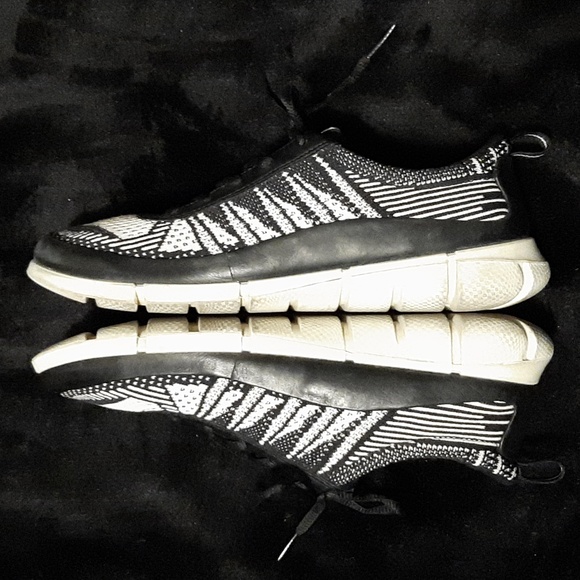 ECCO Intrinsic Knit Sneakers - Leather Trim - Women's Size 9.5 - Picture 5 of 13